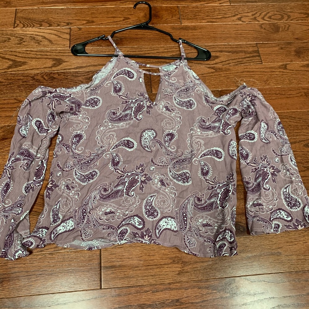 Open shoulder shirt
